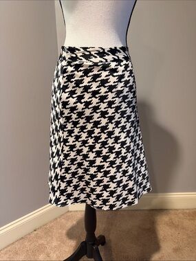 Banana Republic Black & White Houndstooth A-Line Skirt
